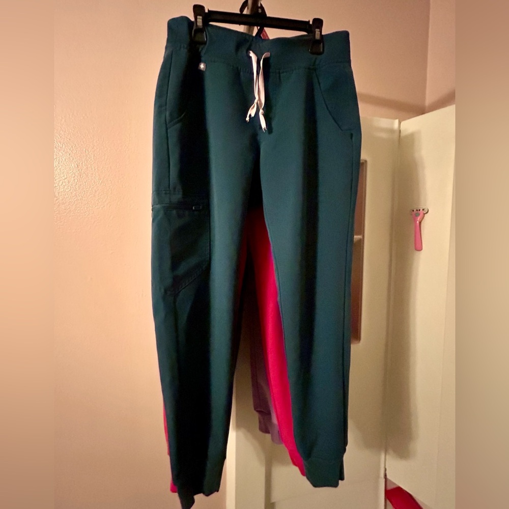 Figs Zamora Jogger Scrub Pants - Picture 4 of 5